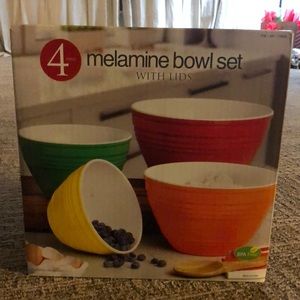 Brand New Melamine Bowl Set With Lids